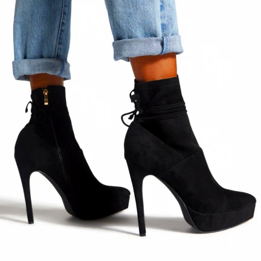 Shoedazzle black booties